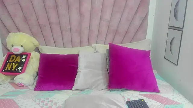 danibellucii  online show from March 12, 2026, 3:01 am