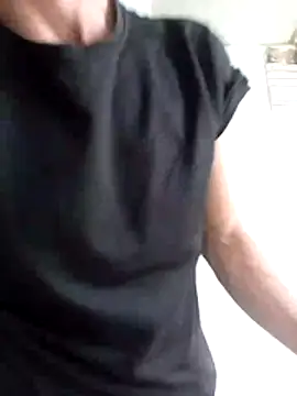 torvyHot online show from April 10, 2026, 7:32 pm