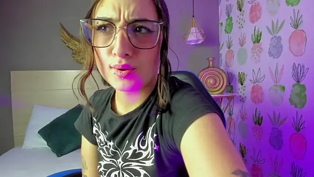 emma hiltonn  online show from March 11, 2026, 2:27 am