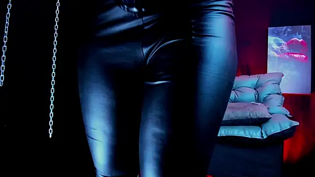 LucyStonne online show from April 1, 2026, 12:06 pm