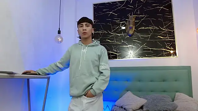 Snapshot of XanderGrey8 chatting on January 14, 2026, 7:06 pm XanderGrey8 online show from January 14, 2026, 7:06 pm