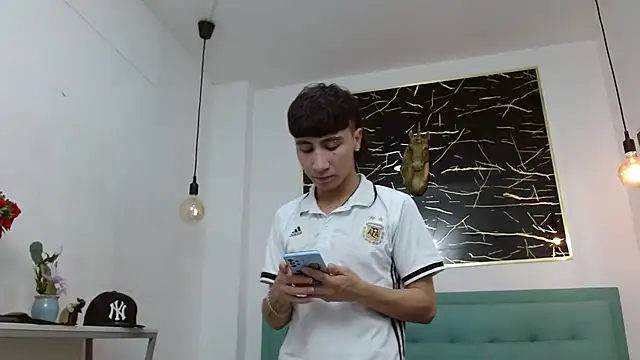 Snapshot of XanderGrey8 chatting on January 13, 2026, 7:07 pm XanderGrey8 online show from January 13, 2026, 7:07 pm