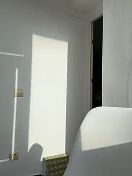 Missolevelvet online show from April 13, 2026, 5:44 am