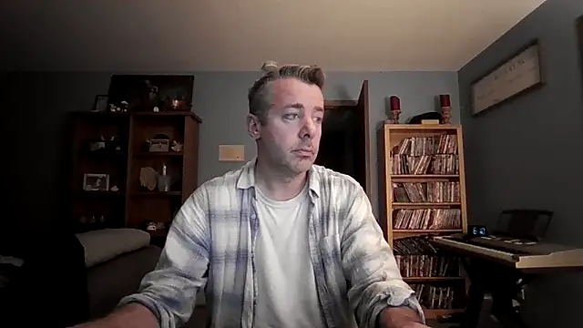 Snapshot of chrisw8140 chatting on February 25, 2026, 12:11 am chrisw8140 online show from February 25, 2026, 12:11 am