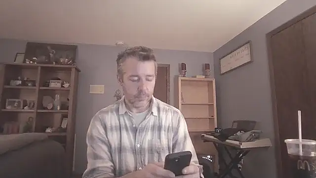 chrisw8140 online show from March 20, 2026, 4:24 am