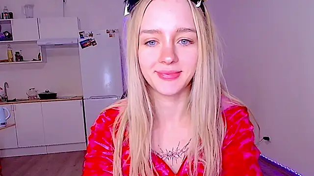 Snapshot of sailormoon666_ chatting on February 18, 2026, 2:20 am sailormoon666 online show from February 18, 2026, 2:20 am