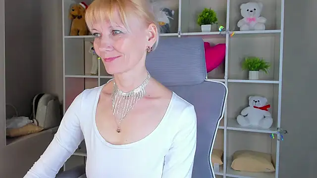 Julie Lucas online show from April 1, 2026, 12:46 am