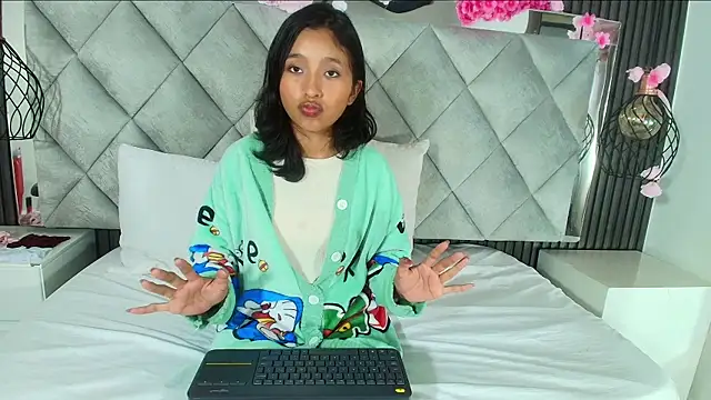 Real virgin Pussy online show from May 26, 2026, 7:01 pm