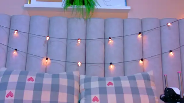 Snapshot of ChloeeMiller__ chatting on February 22, 2026, 11:34 am ChloeeMiller online show from February 22, 2026, 11:34 am