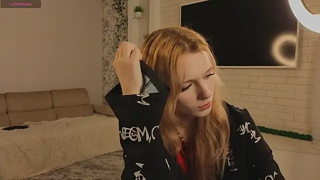 JuanaSumma online show from March 26, 2026, 6:11 am