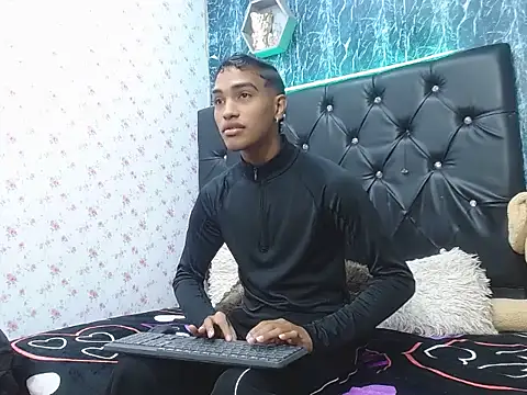 Snapshot of emersson_sex18 chatting on January 13, 2026, 2:21 pm emersson sex18 online show from January 13, 2026, 2:21 pm