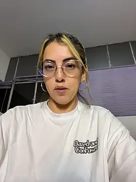 Snapshot of Paulinaa_bella chatting on February 12, 2026, 12:32 am Paulinaa bella online show from February 12, 2026, 12:32 am