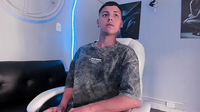 Snapshot of Liam9_ chatting on January 15, 2026, 2:48 am Liam9 online show from January 15, 2026, 2:48 am