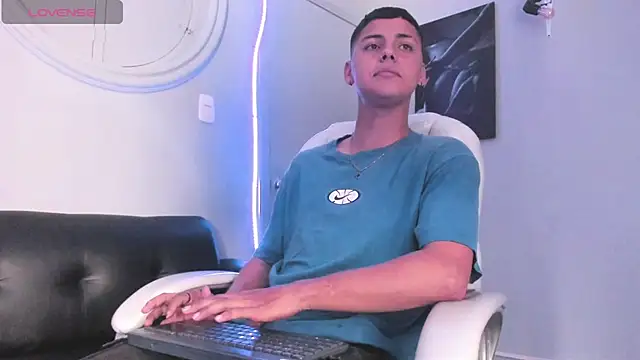 Snapshot of Liam9_ chatting on January 18, 2026, 2:48 am Liam9 online show from January 18, 2026, 2:48 am