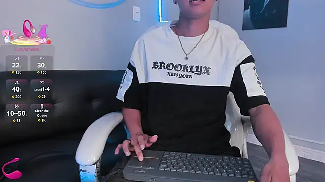 Snapshot of Liam9_ chatting on January 14, 2026, 2:37 am Liam9 online show from January 14, 2026, 2:37 am