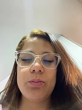 Snapshot of Pretty__Milf chatting on June 25, 2026, 2:33 pm Pretty Milf online show from June 25, 2026, 2:33 pm