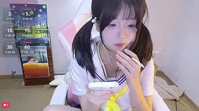 Snapshot of Qiqiiii-05 chatting on June 12, 2026, 11:52 am Qiqiiii-05 online show from June 12, 2026, 11:52 am