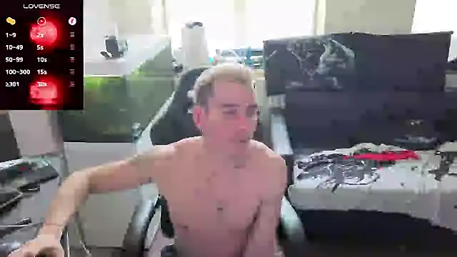 Rayzel White online show from May 11, 2026, 1:01 pm
