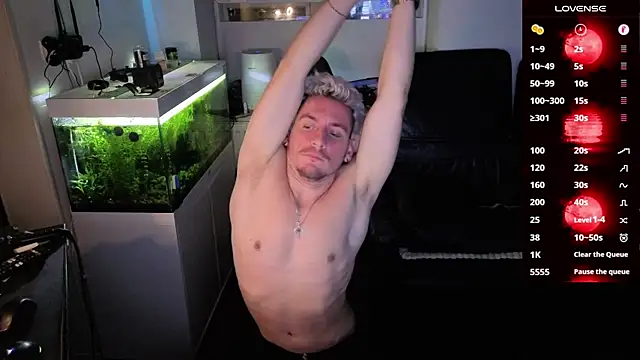 Snapshot of Rayzel_White chatting on February 21, 2026, 11:18 pm Rayzel White online show from February 21, 2026, 11:18 pm