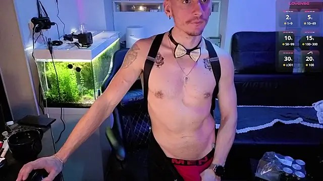 Snapshot of Rayzel_White chatting on February 2, 2026, 12:20 am Rayzel White online show from February 2, 2026, 12:20 am