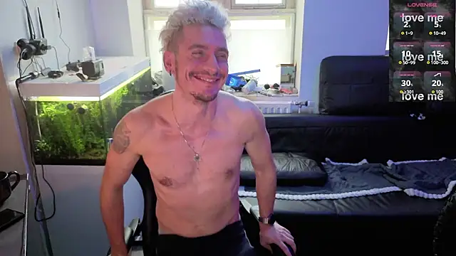 Snapshot of Rayzel_White chatting on February 8, 2026, 2:48 pm Rayzel White online show from February 8, 2026, 2:48 pm