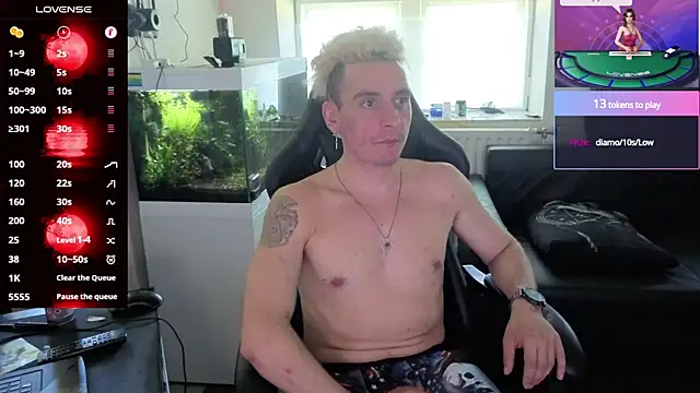 Rayzel White online show from May 26, 2026, 1:53 pm