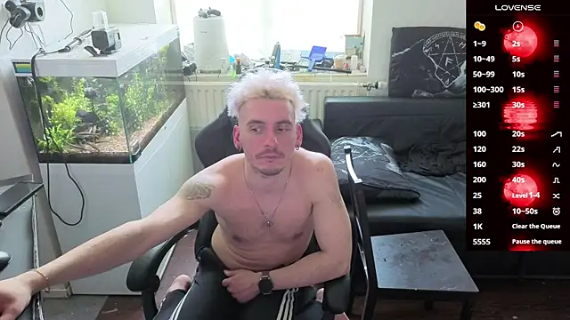 Rayzel White online show from April 8, 2026, 11:44 am