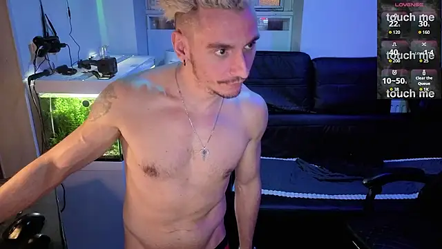 Snapshot of Rayzel_White chatting on February 3, 2026, 11:21 pm Rayzel White online show from February 3, 2026, 11:21 pm