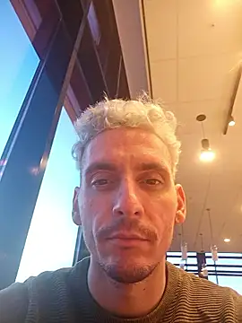 Snapshot of Rayzel_White chatting on January 17, 2026, 3:59 pm Rayzel White online show from January 17, 2026, 3:59 pm