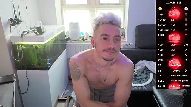 Snapshot of Rayzel_White chatting on February 16, 2026, 1:21 pm Rayzel White online show from February 16, 2026, 1:21 pm