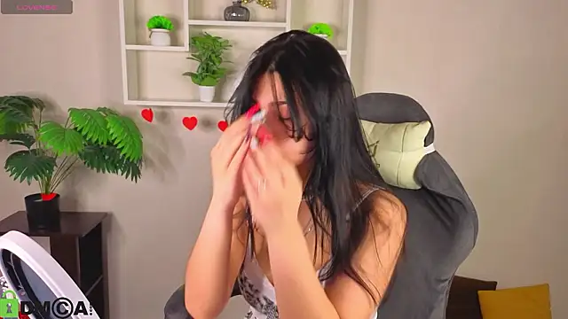 Snapshot of Leslie_Wholsh chatting on February 13, 2026, 1:05 am Leslie Wholsh online show from February 13, 2026, 1:05 am