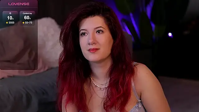 EvaMo0n online show from February 9, 2026, 4:43 am