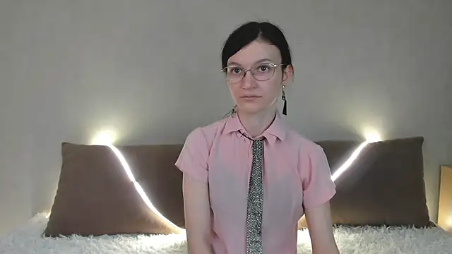 ThoraMarola online show from April 14, 2026, 5:23 am