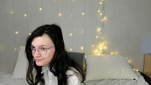 ThoraMarola online show from February 20, 2026, 6:26 am