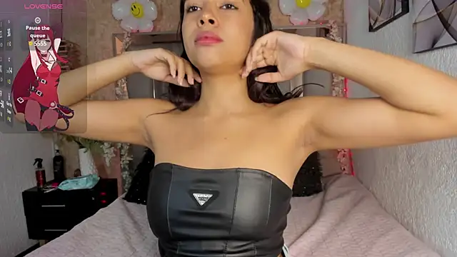 Snapshot of Estrellaa_1 chatting on April 1, 2026, 1:34 pm Estrellaa 1 online show from April 1, 2026, 1:34 pm
