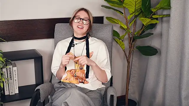 Snapshot of LeoneRone chatting on January 14, 2026, 8:40 am LeoneRone online show from January 14, 2026, 8:40 am