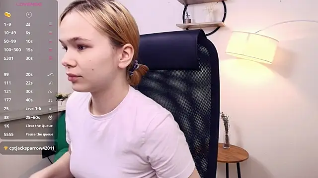 OwlLynn online show from April 26, 2026, 9:17 am