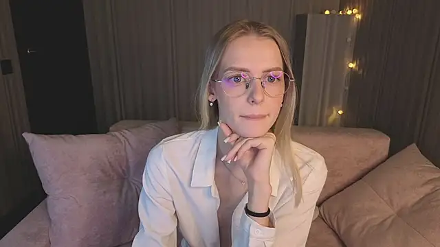 Snapshot of kittie_like18 chatting on February 4, 2026, 1:11 am kittie like18 online show from February 4, 2026, 1:11 am