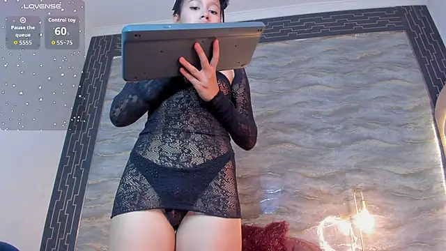 SHINYY STAR  online show from April 9, 2026, 7:42 pm