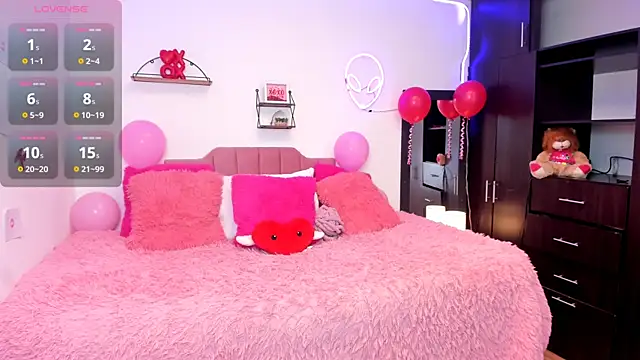 Nina curves online show from February 12, 2026, 7:24 pm