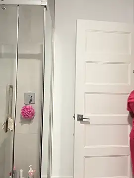 icelyne 2001 online show from March 29, 2026, 3:30 am