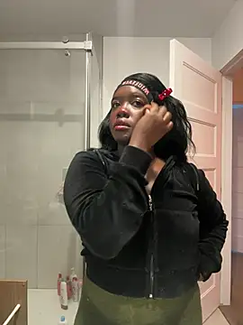 Snapshot of icelyne_2001 chatting on February 17, 2026, 9:12 pm icelyne 2001 online show from February 17, 2026, 9:12 pm