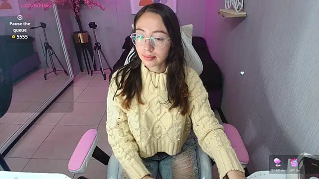 Veronica miiller online show from March 23, 2026, 7:14 pm