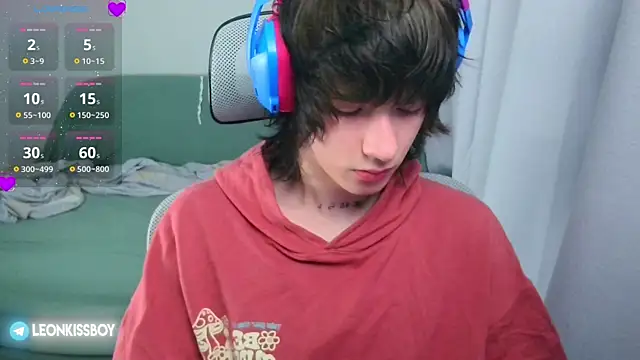 LeonBoykisser online show from July 14, 2026, 9:14 am