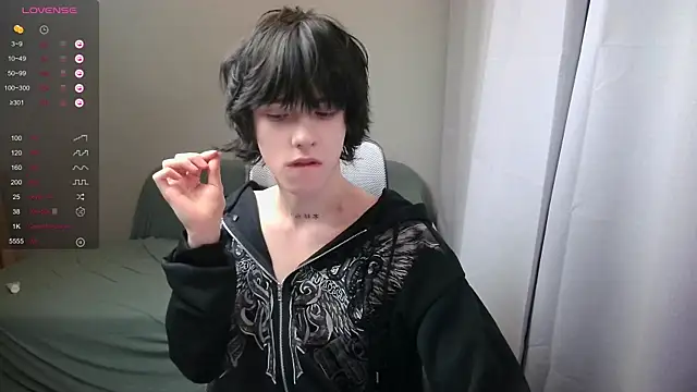 Snapshot of LeonBoykisser chatting on February 15, 2026, 2:05 pm LeonBoykisser online show from February 15, 2026, 2:05 pm