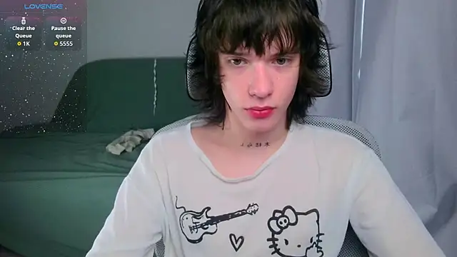 LeonBoykisser online show from July 7, 2026, 12:20 pm