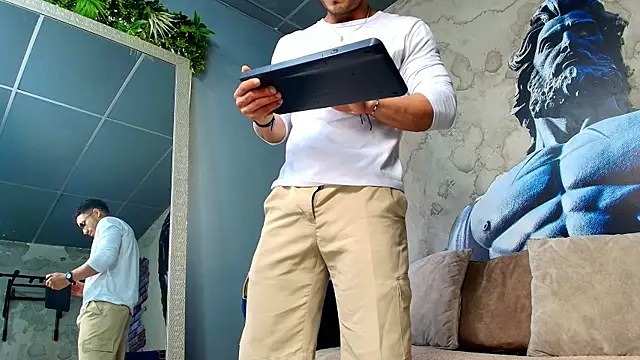 Snapshot of Vans_Ross chatting on July 13, 2026, 2:16 pm Vans Ross online show from July 13, 2026, 2:16 pm