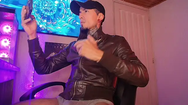 pauldocux  online show from January 16, 2026, 2:26 am