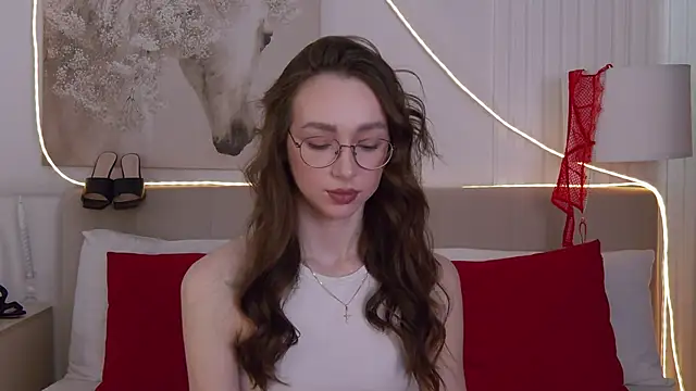 Emily Simon online show from April 19, 2026, 5:08 am