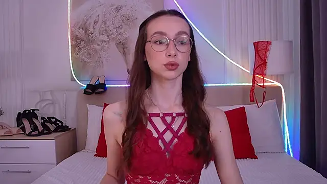 Snapshot of Emily_Simon chatting on May 28, 2026, 2:34 pm Emily Simon online show from May 28, 2026, 2:34 pm